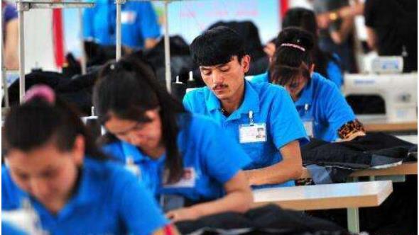 2018年，新疆促進47.58萬城鎮(zhèn)人口實現(xiàn)就業(yè)，城鎮(zhèn)登記失業(yè)率控制在3.3%???
