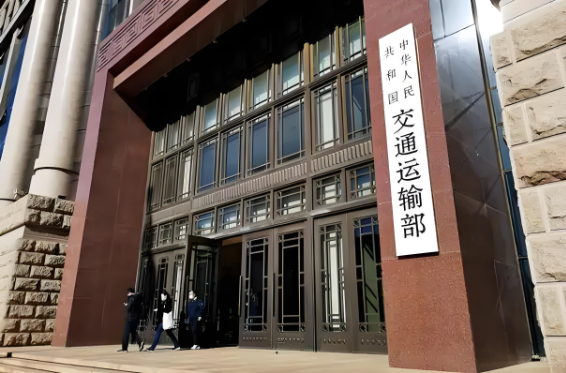 前三季度，我國完成營業(yè)性貨運(yùn)量416.3億噸，同比增長3.3%